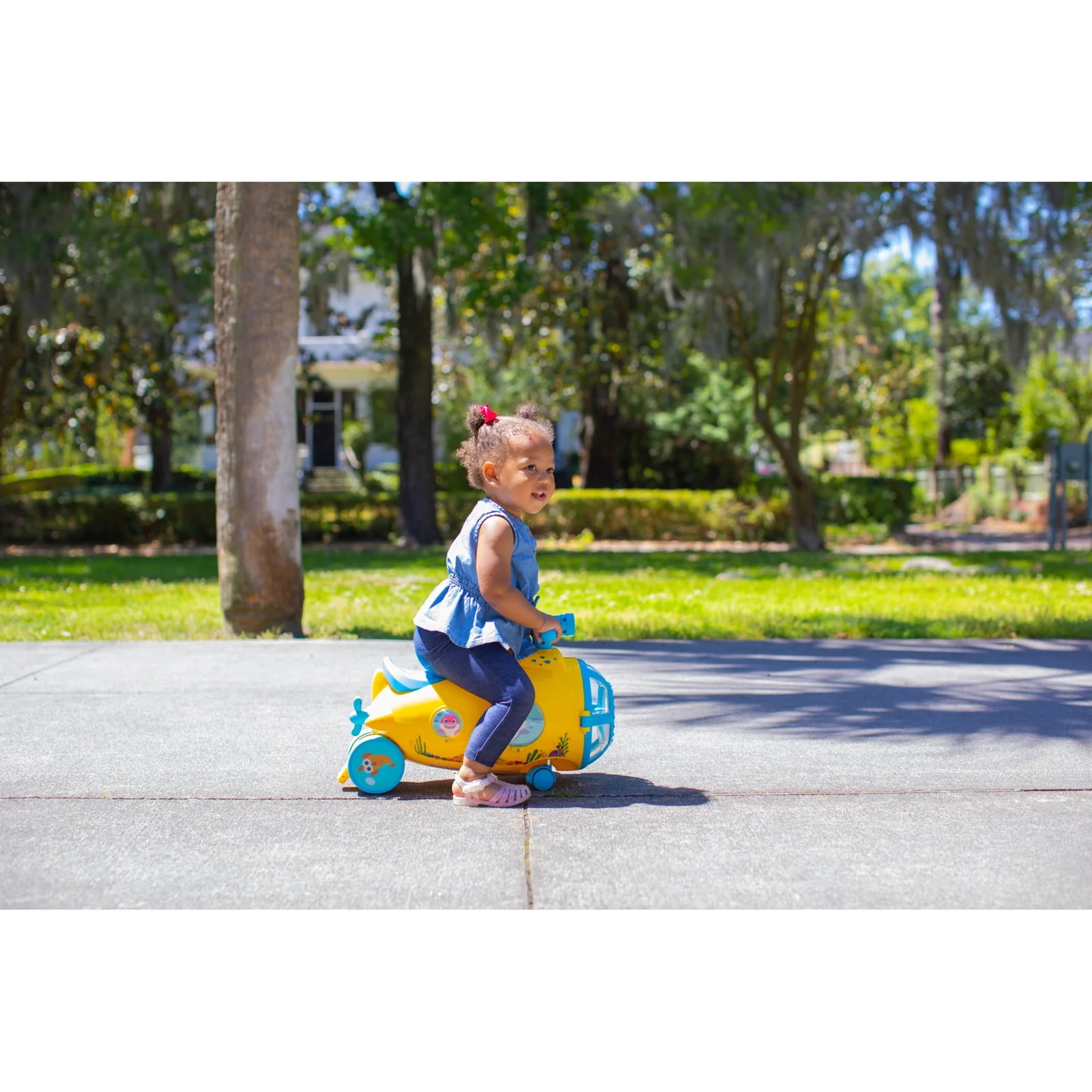 Baby Shark Ride-On Submarine Toy for Kids Ages 1.5 to 3 Years - Image 9