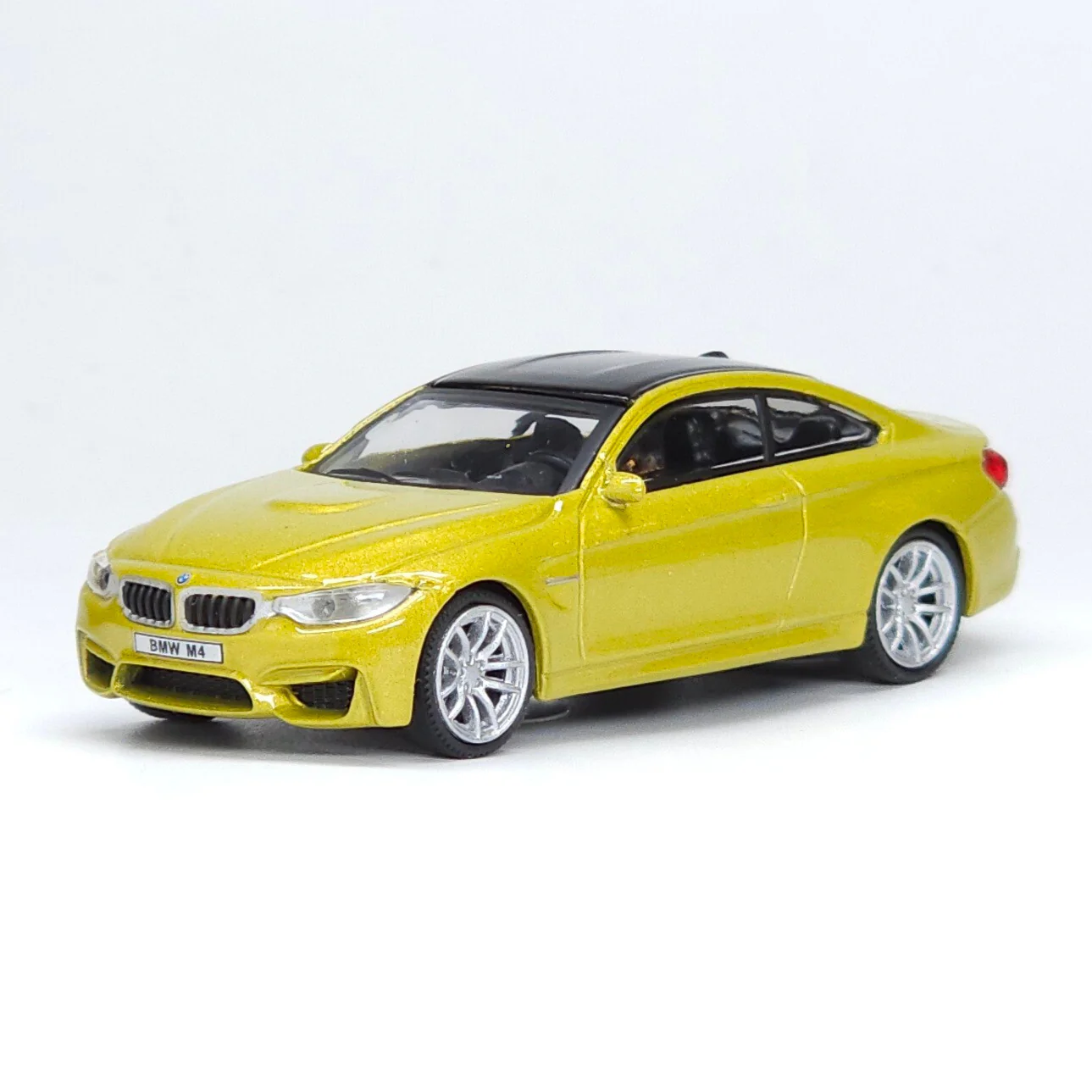 BMW AG Dealership 4-Car Set M6 M5 M4 1M with Free-Wheel Feature - Image 8