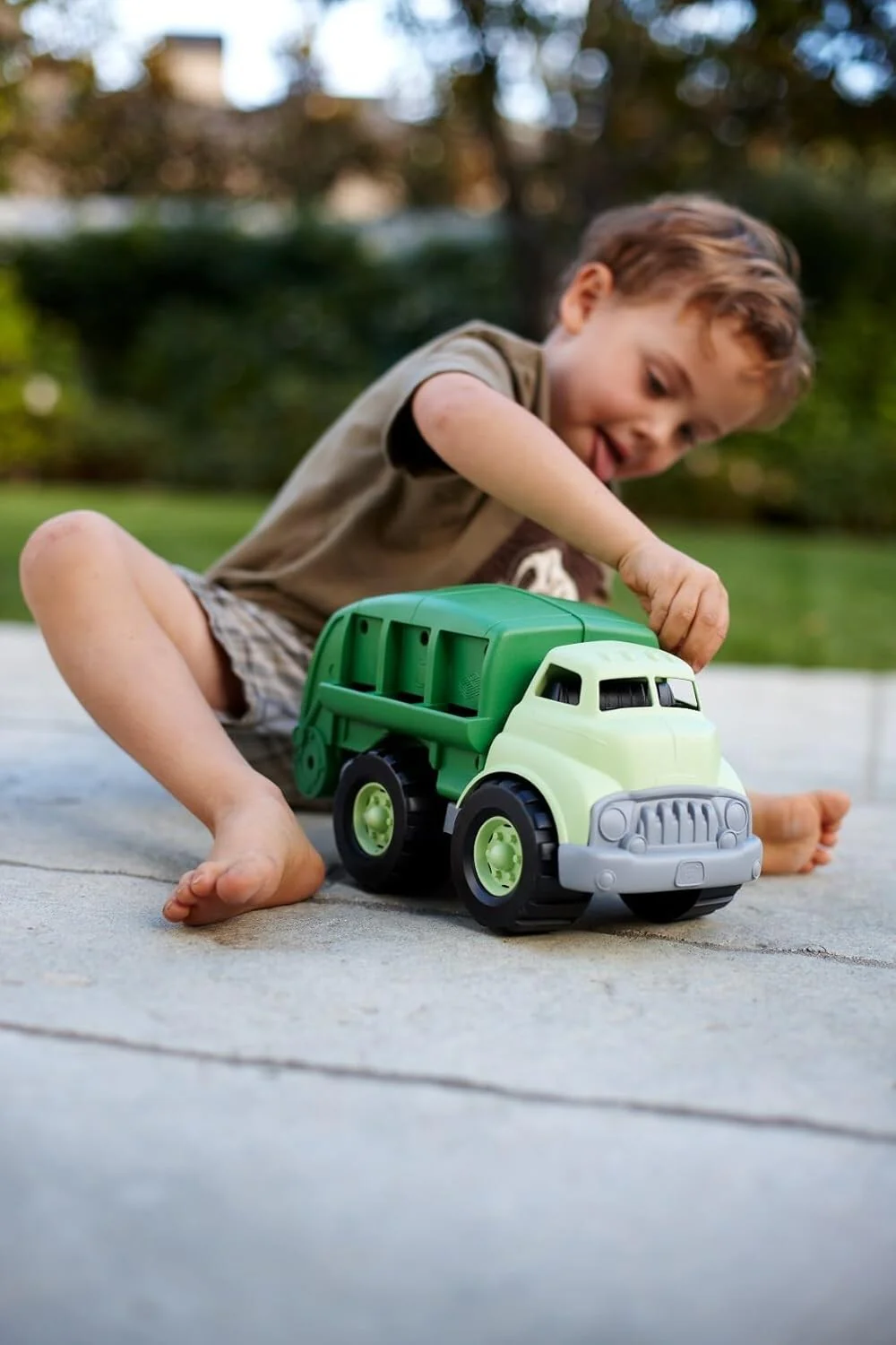 Kids Green Recycling Truck Phthalate-Free Toy Promoting Motor Skills and Fun - Image 4