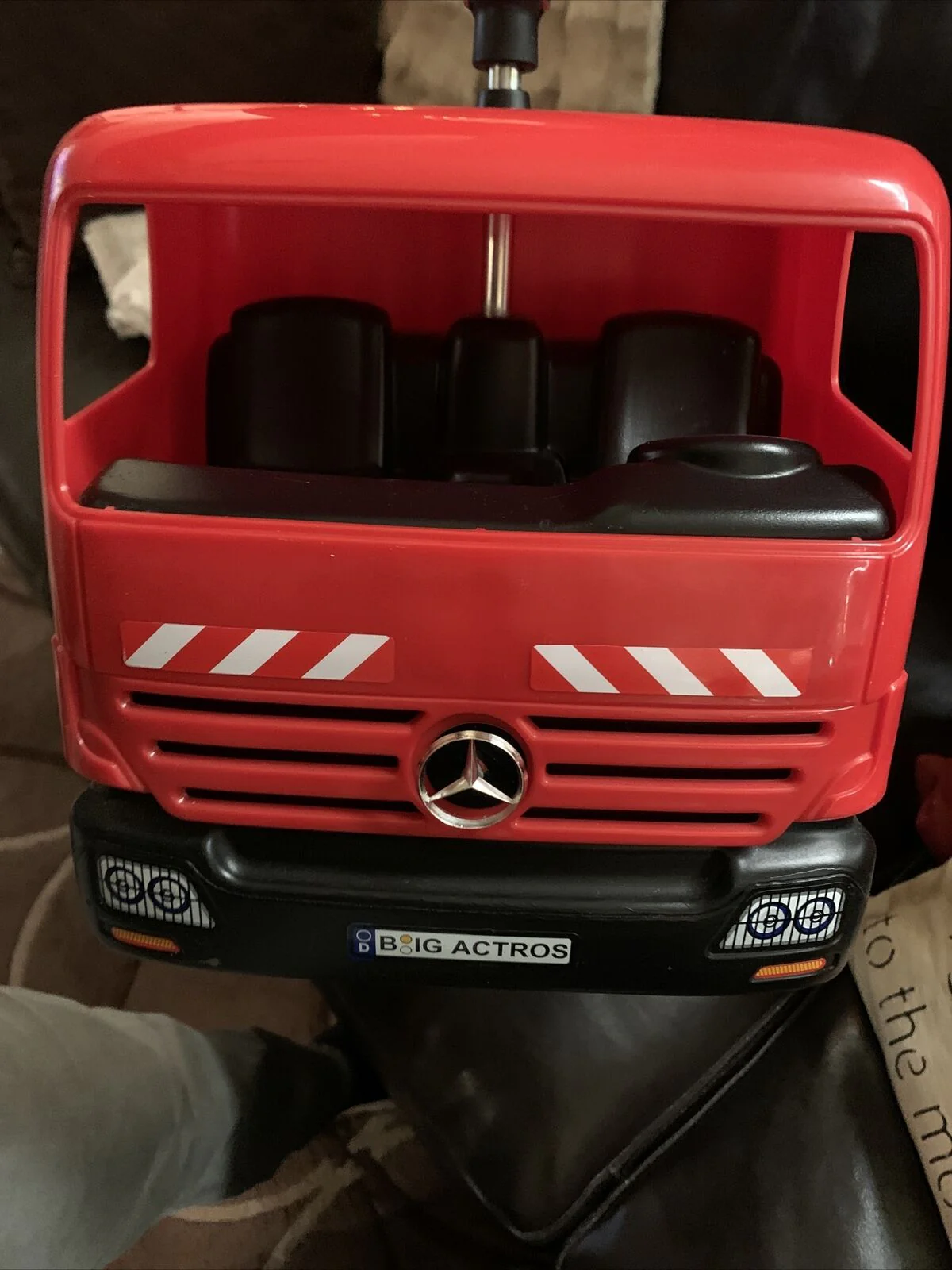 Mercedes Dump Truck Ride-On Toy for Toddlers - Image 9