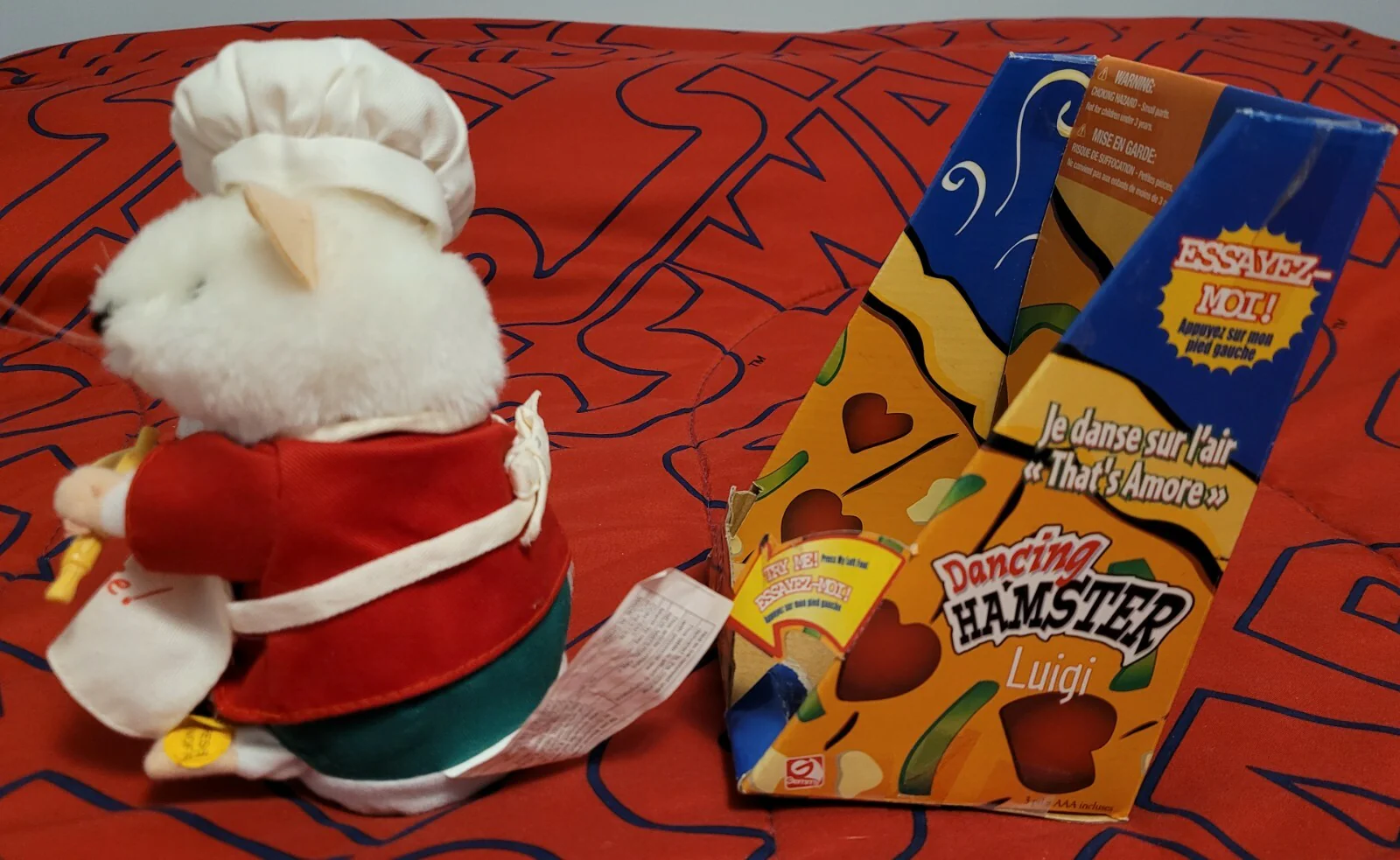 LUIGI THE DANCING HAMSTER SINGS & MOVES TO "THAT'S AMORE" PIZZA PIE - Image 3