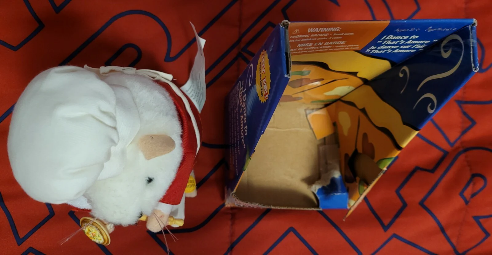 LUIGI THE DANCING HAMSTER SINGS & MOVES TO "THAT'S AMORE" PIZZA PIE - Image 6
